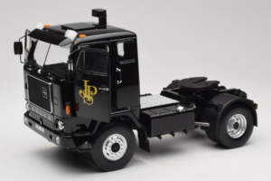 Volvo F88 John Player Special Black MCG 1:18 MCG18217 Metal - imagen 2 de 8