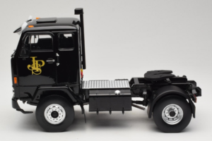 Volvo F88 John Player Special Black MCG 1:18 MCG18217 Metal - imagen 4 de 8