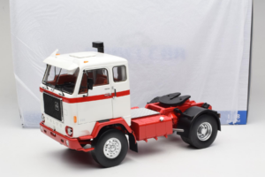 Volvo F88 Blanco Rojo MCG 1:18 MCG18141 Metal - imagen 8 de 8