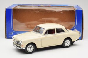 Volvo P121 Amazon Blanco Revell 1:18 08866 Metal - imagen 8 de 8