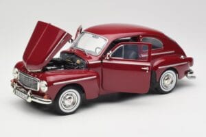 Volvo PV544 Cherry Red Revell 1:18 08887 Metal - imagen 2 de 8