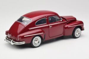 Volvo PV544 Cherry Red Revell 1:18 08887 Metal - imagen 3 de 8