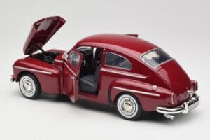 Volvo PV544 Cherry Red Revell 1:18 08887 Metal - imagen 5 de 8