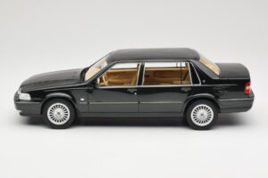 Volvo S90 Royal Green DNA 1:18 DNA000090 Metal - imagen 3 de 6