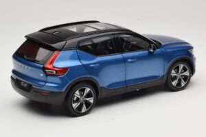 Volvo XC40 Recharge Azul Metalizado Paudi Model 1:18 2562373 Metal - imagen 3 de 8