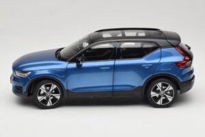 Volvo XC40 Recharge Azul Metalizado Paudi Model 1:18 2562373 Metal - imagen 4 de 8