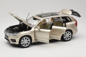 Volvo XC90 Luminous Sand Yellow Paudi Model 1:18 9430841 Metal - imagen 2 de 8
