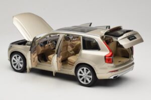 Volvo XC90 Luminous Sand Yellow Paudi Model 1:18 9430841 Metal - imagen 5 de 8