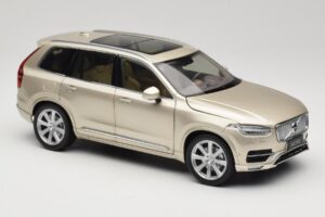 Volvo XC90 Luminous Sand Yellow Paudi Model 1:18 9430841 Metal - imagen 6 de 8