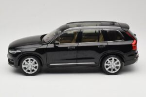Volvo XC90 Onyx Black Paudi Model 1:18 9430842 Metal - imagen 4 de 8