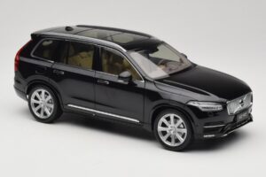 Volvo XC90 Onyx Black Paudi Model 1:18 9430842 Metal - imagen 6 de 8