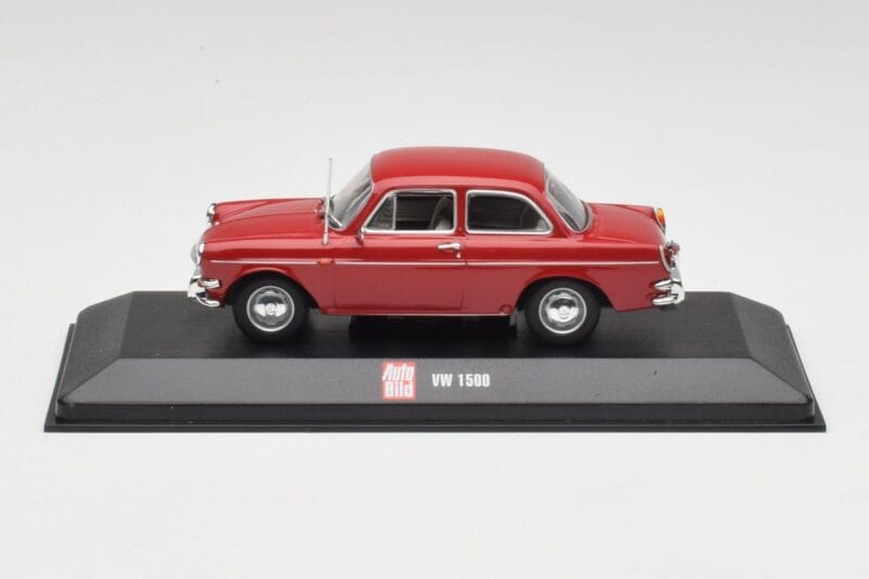 Volkswagen 1500 Ruby Rojo Minichamps 1:43 VW001 Metal