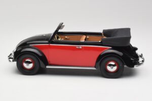 Volkswagen Beetle Descapotable Negro & Rojo Minichamps 1:18 107054132 Resina - imagen 3 de 6