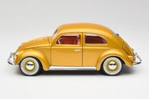 Volkswagen Beetle Dorado Bburago 1:18 3361 Metal - imagen 4 de 8