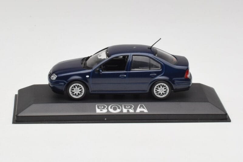 Volkswagen Bora Ocean Azul Minichamps 1:43 8198223B Metal