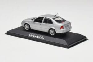 Volkswagen Bora Reflex Plata Minichamps 1:43 81982223S Metal - imagen 3 de 4
