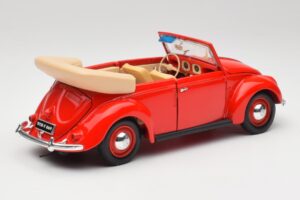 Volkswagen Descapotable Ruby Rojo Maisto 1:18 32826 Metal - imagen 3 de 8