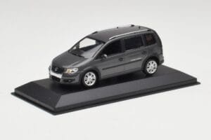 Volkswagen Cross Touran Platinum Gris Minichamps 1:43 400056170 Metal - imagen 2 de 4