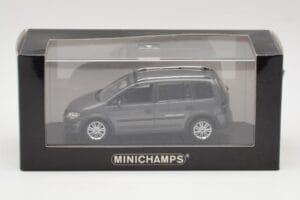 Volkswagen Cross Touran Platinum Gris Minichamps 1:43 400056170 Metal - imagen 4 de 4