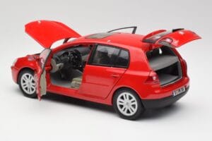 Volkswagen Golf Mk5 4-Door Tornado Rojo Bburago 1:18 GOLF001 Metal - imagen 5 de 8