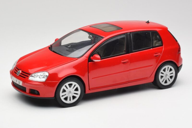 Volkswagen Golf Mk5 4-Door Tornado Rojo Bburago 1:18 GOLF001 Metal