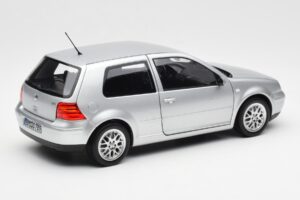 Volkswagen Golf Mk5 GTI Plata Norev 1:18 188570 Metal - imagen 3 de 8