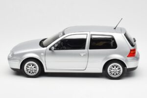 Volkswagen Golf Mk5 GTI Plata Norev 1:18 188570 Metal - imagen 4 de 8