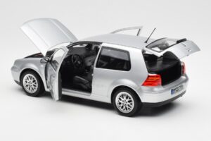 Volkswagen Golf Mk5 GTI Plata Norev 1:18 188570 Metal - imagen 5 de 8