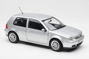 Volkswagen Golf Mk5 GTI Plata Norev 1:18 188570 Metal - imagen 6 de 8