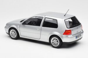 Volkswagen Golf Mk5 GTI Plata Norev 1:18 188570 Metal - imagen 7 de 8
