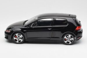 Volkswagen Golf Mk7 GTI Negro Norev 1:18 188550 Metal - imagen 4 de 8