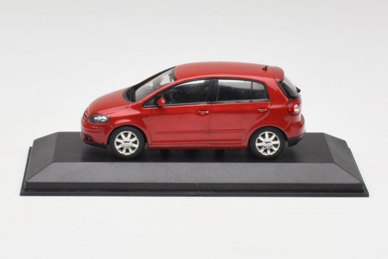 Volkswagen Golf Plus Tornado Rojo Minichamps 1:43 821911110 Metal