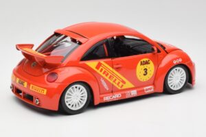 Volkswagen New Beetle Cup Bburago 1:18 3329 Metal - imagen 3 de 8