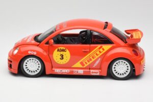 Volkswagen New Beetle Cup Bburago 1:18 3329 Metal - imagen 4 de 8