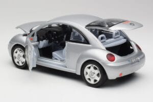 Volkswagen New Beetle Reflex Plata Metálico Bburago 1:18 3322 Metal - imagen 5 de 8