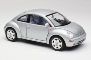 Volkswagen New Beetle Reflex Plata Metálico Bburago 1:18 3322 Metal - imagen 6 de 8