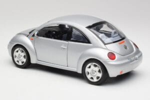 Volkswagen New Beetle Reflex Plata Metálico Bburago 1:18 3322 Metal - imagen 7 de 8