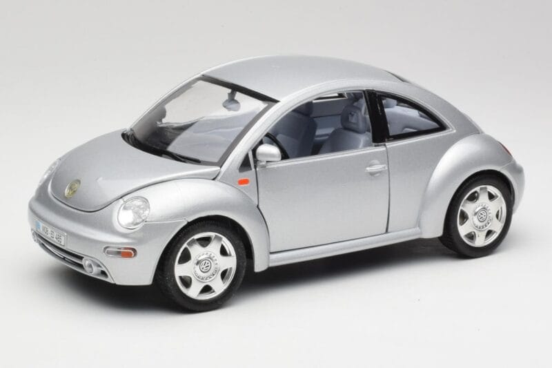 Volkswagen New Beetle Reflex Plata Metálico Bburago 1:18 3322 Metal