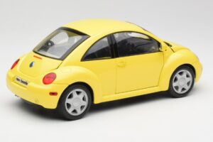 Volkswagen New Beetle Amarillo Maisto 1:18 37800-M4 Metal - imagen 3 de 8