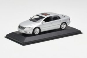 Volkswagen Phaeton Plata Minichamps 1:43 3D0099300A Metal - imagen 2 de 4