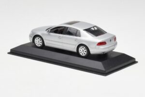 Volkswagen Phaeton Plata Minichamps 1:43 3D0099300A Metal - imagen 3 de 4
