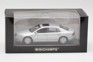 Volkswagen Phaeton Plata Minichamps 1:43 3D0099300A Metal - imagen 4 de 4