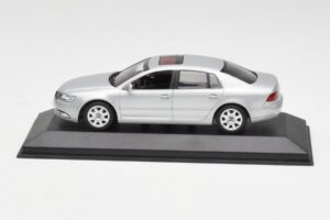 Volkswagen Phaeton Plata Minichamps 1:43 3D0099300A Metal