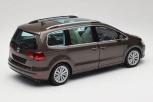 Volkswagen Sharan 7N Marrón Roble Metálico Minichamps 1:18 110051001 Metal - imagen 3 de 8