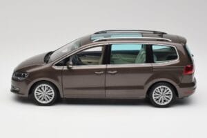 Volkswagen Sharan 7N Marrón Roble Metálico Minichamps 1:18 110051001 Metal - imagen 4 de 8
