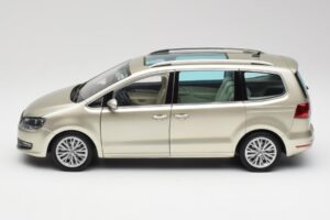 Volkswagen Sharan 7N Reflex Plata Metálico Minichamps 1:18 110051002 Metal - imagen 4 de 8
