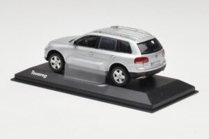 Volkswagen Touareg Reflex Plata Minichamps 1:43 68625 Metal - imagen 3 de 4