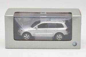 Volkswagen Touareg Reflex Plata Minichamps 1:43 68625 Metal - imagen 4 de 4