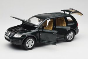 Volkswagen Touareg V10 TDI Canyon Green Bburago 1:18 34911-V1 Metal - imagen 2 de 8
