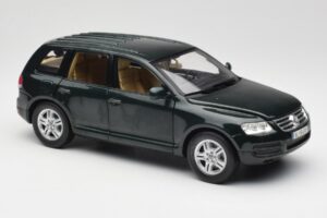 Volkswagen Touareg V10 TDI Canyon Green Bburago 1:18 34911-V1 Metal - imagen 6 de 8